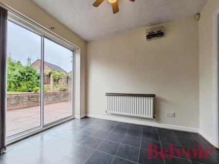 3 bedroom Semi-detached house to let in Magenta Drive, Newcastle-under-Lyme, ST5