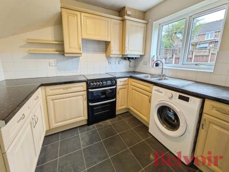 3 bedroom Semi-detached house to let in Magenta Drive, Newcastle-under-Lyme, ST5