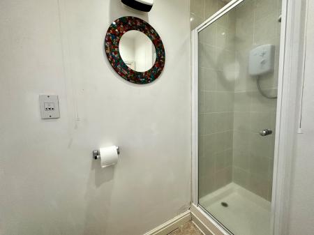2 bedroom Apartment to let in Dudley Road, Tipton, DY4