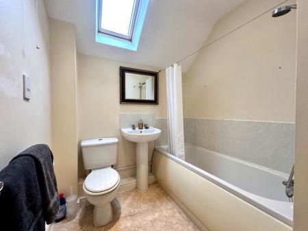 2 bedroom Apartment to let in Dudley Road, Tipton, DY4