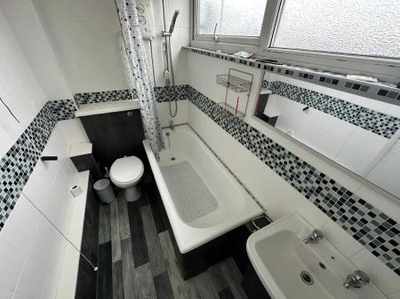 2 bedroom Flat to let in Hanover Road, Rowley Regis, B65