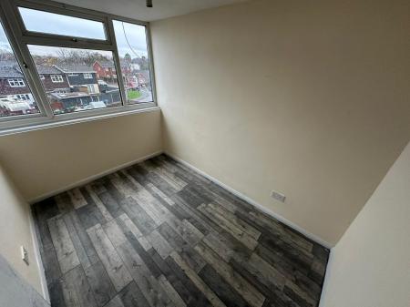 2 bedroom Flat to let in Hanover Road, Rowley Regis, B65