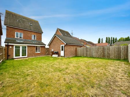 4 bedroom Detached house for sale in Basalt Lane, Darlaston, Wednesbury, WS10