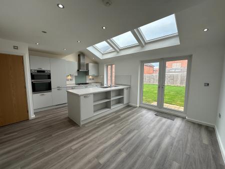 4 bedroom Detached house for sale in Basalt Lane, Darlaston, Wednesbury, WS10
