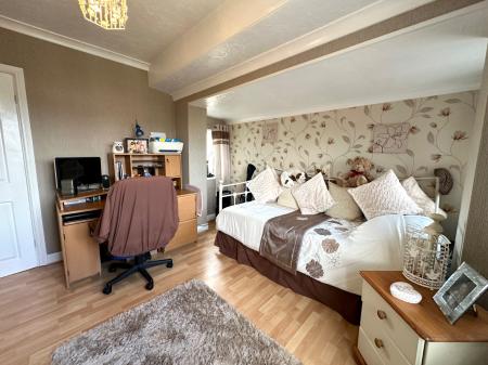 3 bedroom Semi-detached house for sale in Bustleholme Lane, West Bromwich, B71