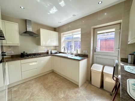 3 bedroom Semi-detached bungalow for sale in Charlotte Road, Wednesbury, Wednesbury, WS10