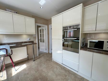 3 bedroom Semi-detached bungalow for sale in Charlotte Road, Wednesbury, Wednesbury, WS10