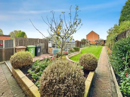 3 bedroom Semi-detached house for sale in Dorsett Road, Darlaston, Wednesbury, WS10