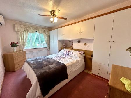 3 bedroom Semi-detached house for sale in Dorsett Road, Darlaston, Wednesbury, WS10