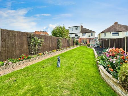 3 bedroom Semi-detached house for sale in Dorsett Road, Darlaston, Wednesbury, WS10