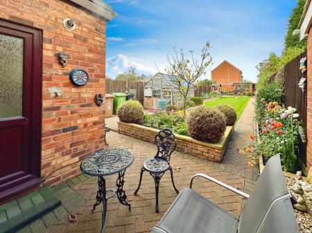 3 bedroom Semi-detached house for sale in Dorsett Road, Darlaston, Wednesbury, WS10