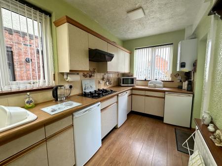 3 bedroom Semi-detached house for sale in Dorsett Road, Darlaston, Wednesbury, WS10