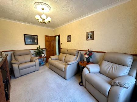 3 bedroom Semi-detached house for sale in Dorsett Road, Darlaston, Wednesbury, WS10