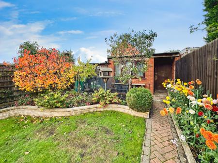 3 bedroom Semi-detached house for sale in Dorsett Road, Darlaston, Wednesbury, WS10