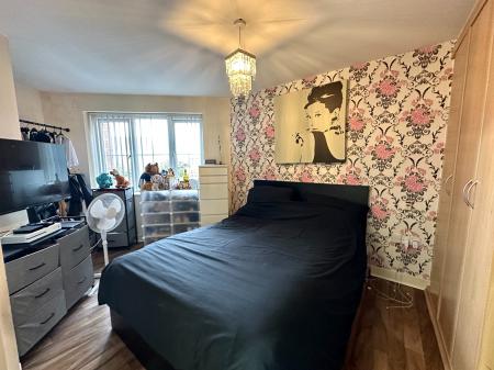 2 bedroom Apartment for sale in Gough Drive, Great Bridge, Tipton, DY4