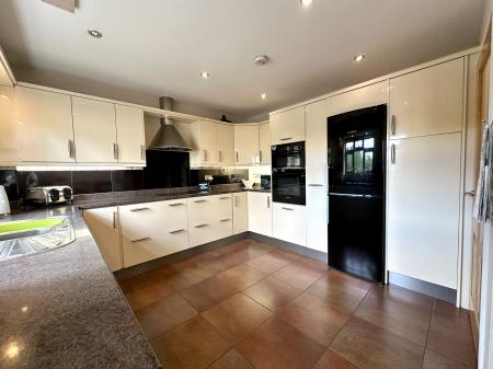 3 bedroom Bungalow for sale in Longmore Street, Wednesbury, WS10