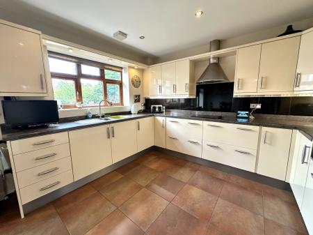 3 bedroom Bungalow for sale in Longmore Street, Wednesbury, WS10