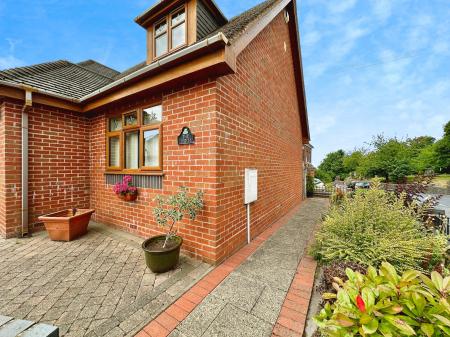 3 bedroom Bungalow for sale in Longmore Street, Wednesbury, WS10