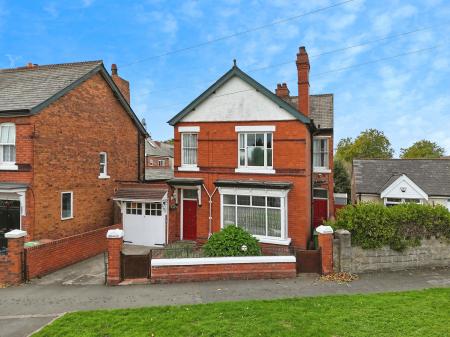 4 bedroom Detached house for sale in Old Park Road, Wednesbury, Wednesbury, WS10