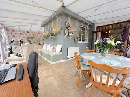 4 bedroom Detached house for sale in Old Park Road, Wednesbury, Wednesbury, WS10