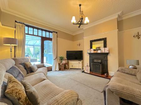 4 bedroom Detached house for sale in Old Park Road, Wednesbury, Wednesbury, WS10