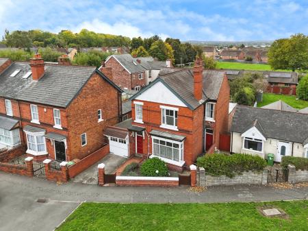 4 bedroom Detached house for sale in Old Park Road, Wednesbury, Wednesbury, WS10