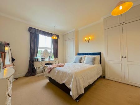 4 bedroom Detached house for sale in Old Park Road, Wednesbury, Wednesbury, WS10