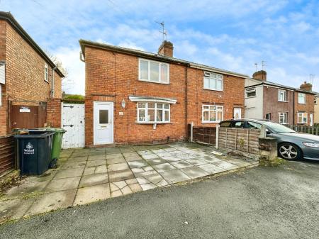 3 bedroom Semi-detached house for sale in Peach Avenue, Darlaston, Wednesbury, WS10