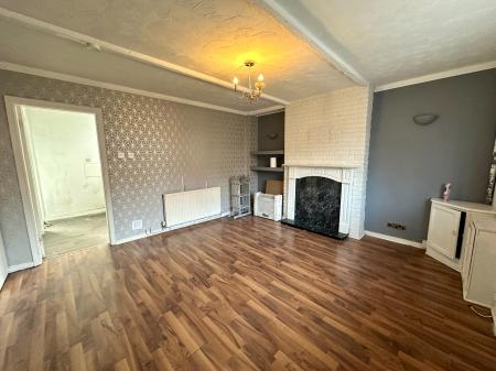 3 bedroom Semi-detached house for sale in Peach Avenue, Darlaston, Wednesbury, WS10
