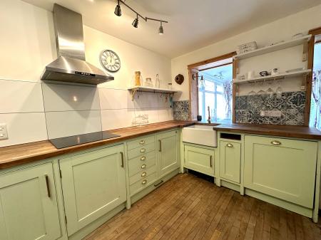 3 bedroom Semi-detached house for sale in Pitchwood Close, Darlaston, Wednesbury, WS10