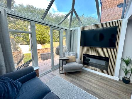 2 bedroom Semi-detached house for sale in Pitchwood Close, Wednesbury, Wednesbury, WS10
