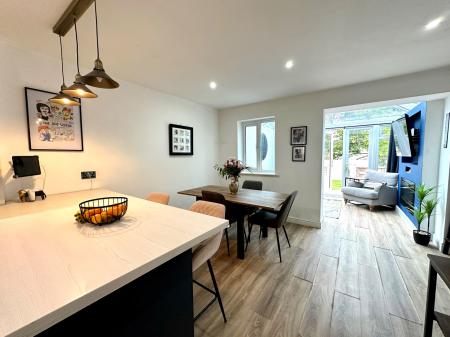 2 bedroom Semi-detached house for sale in Pitchwood Close, Wednesbury, Wednesbury, WS10