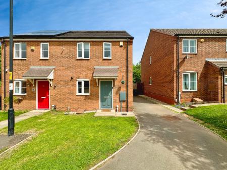 2 bedroom Semi-detached house for sale in Pitchwood Close, Wednesbury, Wednesbury, WS10