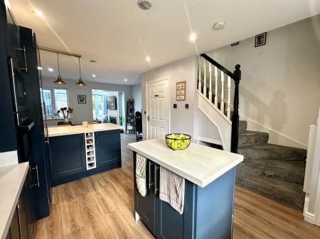 2 bedroom Semi-detached house for sale in Pitchwood Close, Wednesbury, Wednesbury, WS10