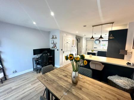2 bedroom Semi-detached house for sale in Pitchwood Close, Wednesbury, Wednesbury, WS10