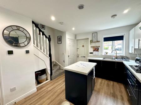 2 bedroom Semi-detached house for sale in Pitchwood Close, Wednesbury, Wednesbury, WS10