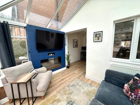 2 bedroom Semi-detached house for sale in Pitchwood Close, Wednesbury, Wednesbury, WS10