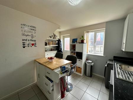 3 bedroom Detached house for sale in Puddlers Grove, Wednesbury, Wednesbury, WS10