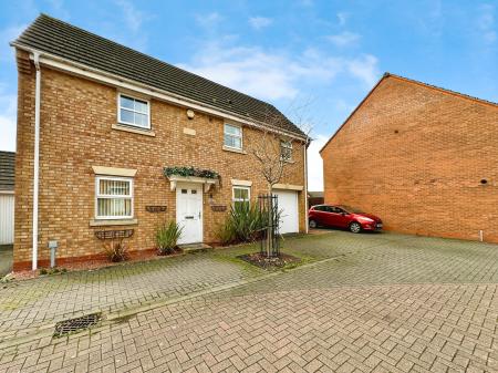 3 bedroom Detached house for sale in Puddlers Grove, Wednesbury, Wednesbury, WS10