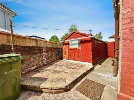 2 bedroom Semi-detached house for sale in Smith Avenue, Darlaston, Wednesbury, WS10