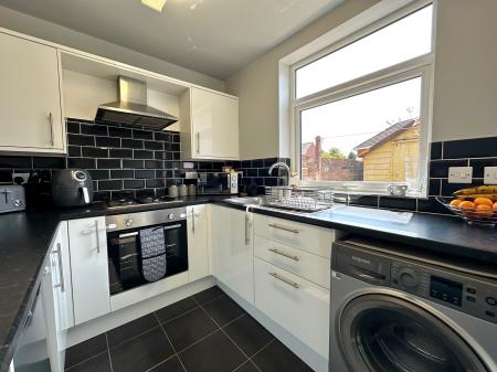 2 bedroom Semi-detached house for sale in Smith Avenue, Darlaston, Wednesbury, WS10
