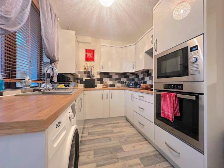 2 bedroom Semi-detached house for sale in Smith Avenue, Wednesbury, Wednesbury, WS10
