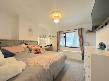 2 bedroom Semi-detached house for sale in Smith Avenue, Wednesbury, Wednesbury, WS10