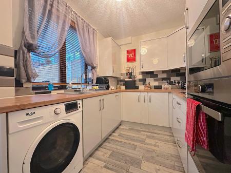 2 bedroom Semi-detached house for sale in Smith Avenue, Wednesbury, Wednesbury, WS10