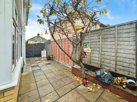 2 bedroom Semi-detached house for sale in Smith Avenue, Wednesbury, Wednesbury, WS10