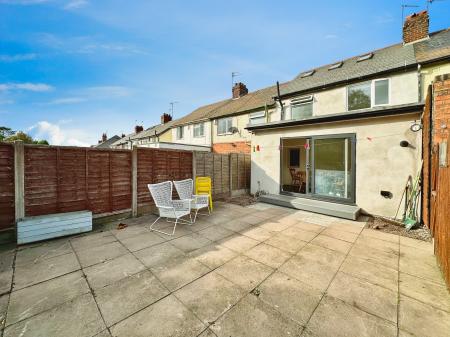 2 bedroom Terraced House for sale in Stafford Road, Wednesbury, Wednesbury, WS10