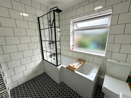 2 bedroom Terraced House for sale in Stafford Road, Wednesbury, Wednesbury, WS10