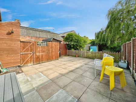 2 bedroom Terraced House for sale in Stafford Road, Wednesbury, Wednesbury, WS10