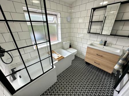 2 bedroom Terraced House for sale in Stafford Road, Wednesbury, Wednesbury, WS10