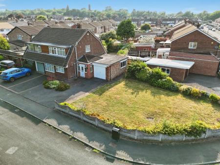 3 bedroom Semi-detached house for sale in Tame Avenue, Wednesbury, Wednesbury, WS10